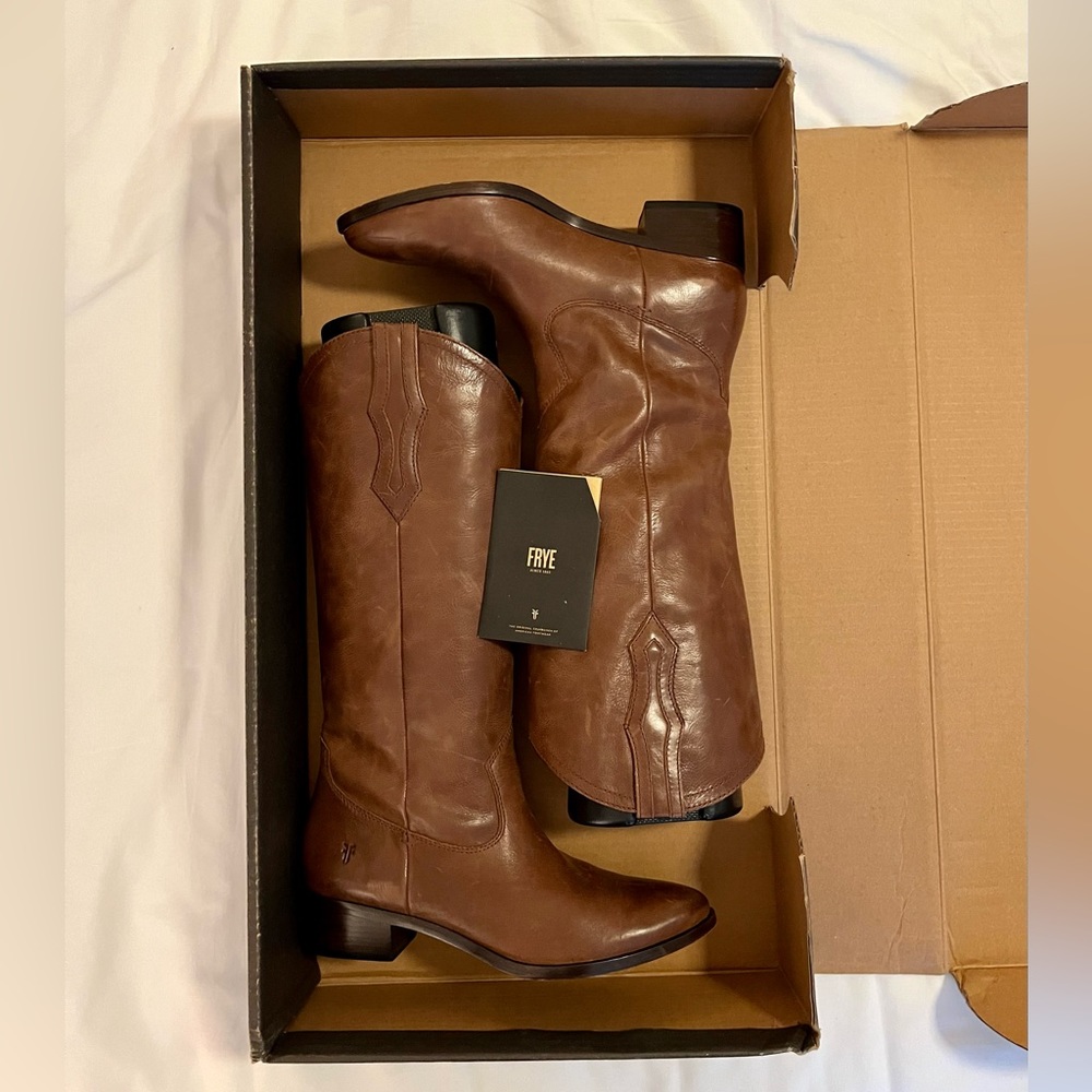 NWOT Frye Boots